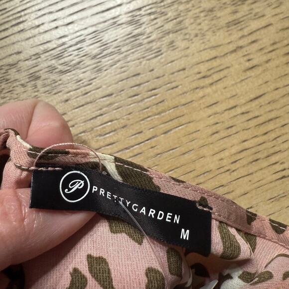 NWT Pretty Garden Size Medium Pink Short Sleeve Cheetah Print Romper New - Picture 3 of 7